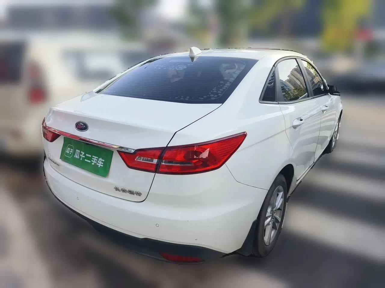 Ford Escort 2019 Revised Version 1.5L Automatic Enjoyment Type China VI Standard — миниатюра 4