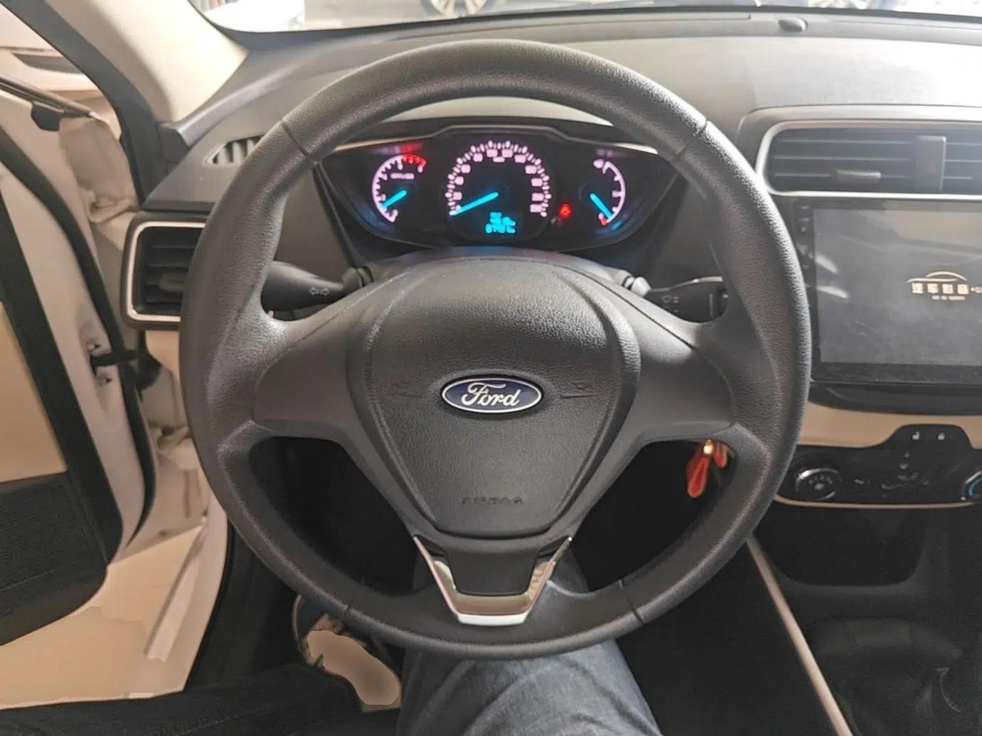 Ford Escort 2017 Revised Version 1.5L Manual Comfort Edition — миниатюра 14