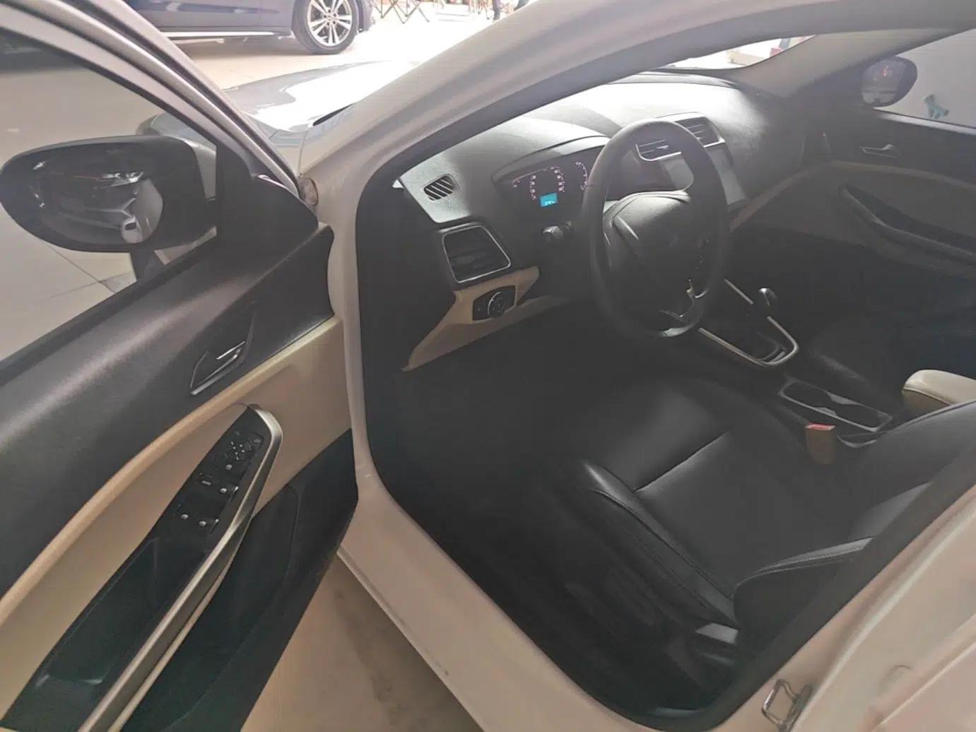 Ford Escort 2017 Revised Version 1.5L Manual Comfort Edition — миниатюра 19