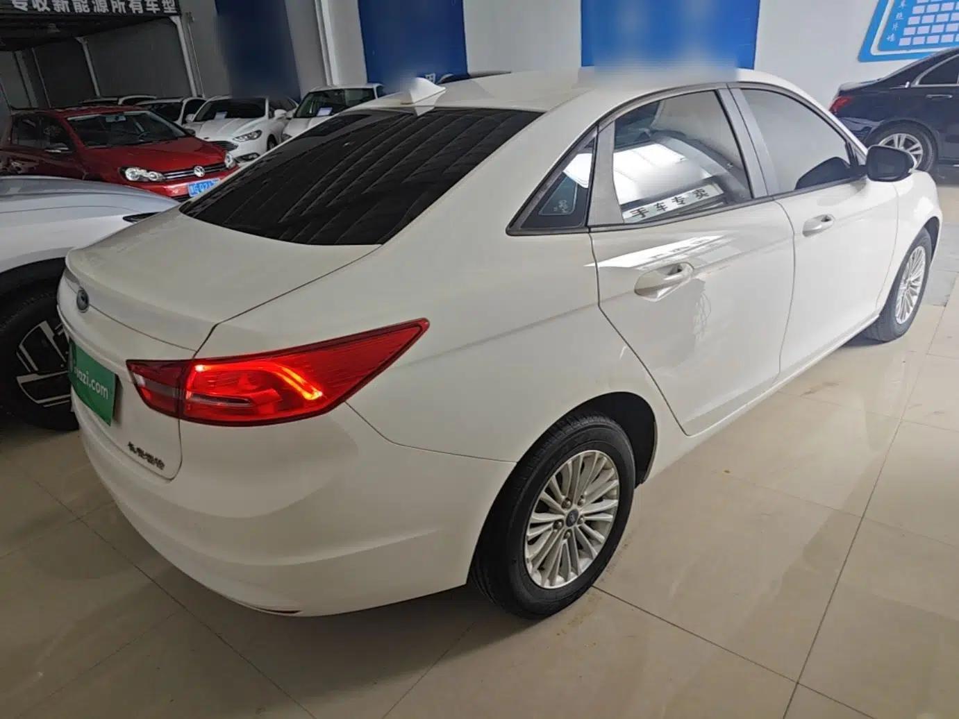 Ford Escort 2017 Revised Version 1.5L Manual Comfort Edition — миниатюра 6
