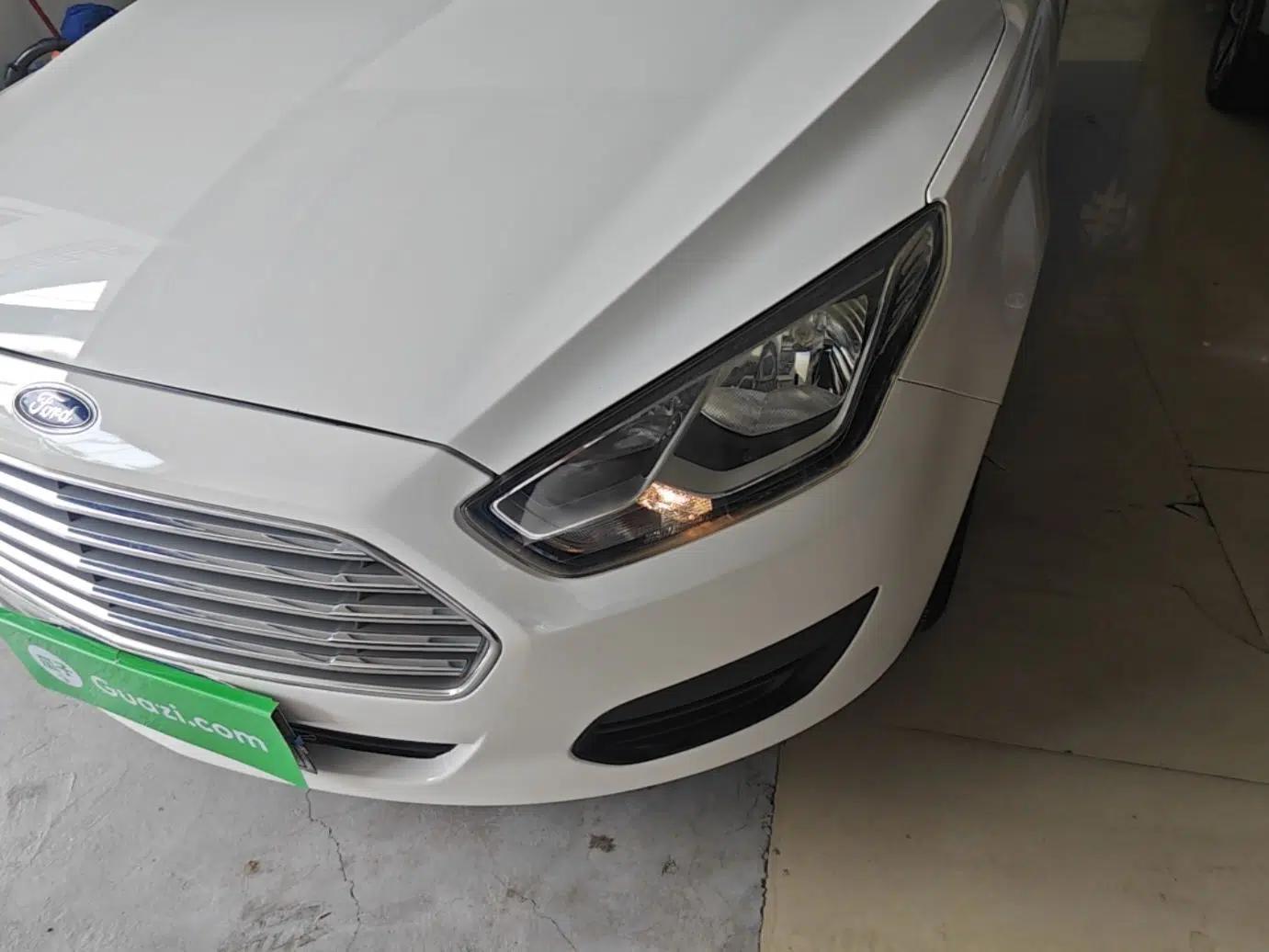 Ford Escort 2017 Revised Version 1.5L Manual Comfort Edition — миниатюра 9