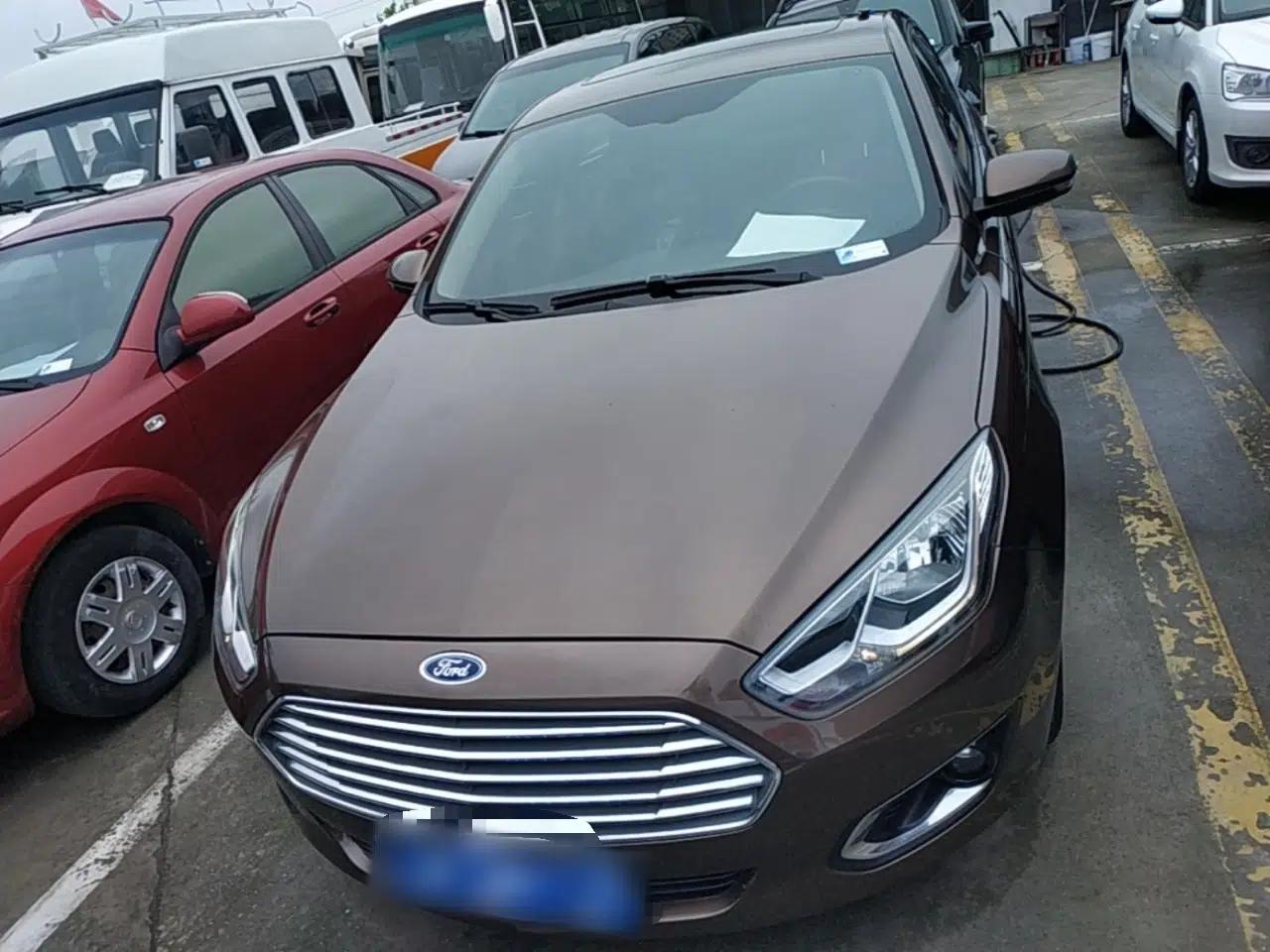 Ford Escort 2015 1.5L Automatic Fashion Model — миниатюра 2