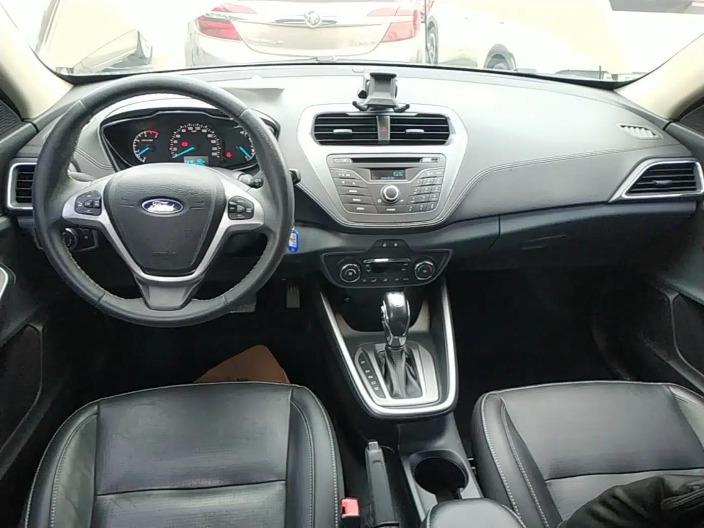 Ford Escort 2015 1.5L Automatic Fashion Model — миниатюра 13