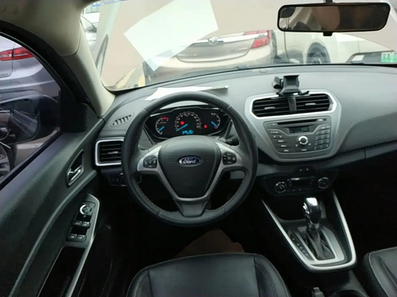 Ford Escort 2015 1.5L Automatic Fashion Model — миниатюра 14