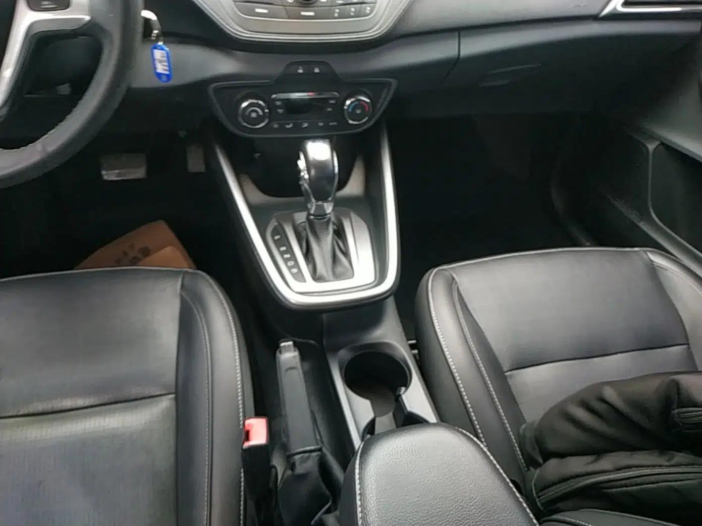 Ford Escort 2015 1.5L Automatic Fashion Model — миниатюра 17