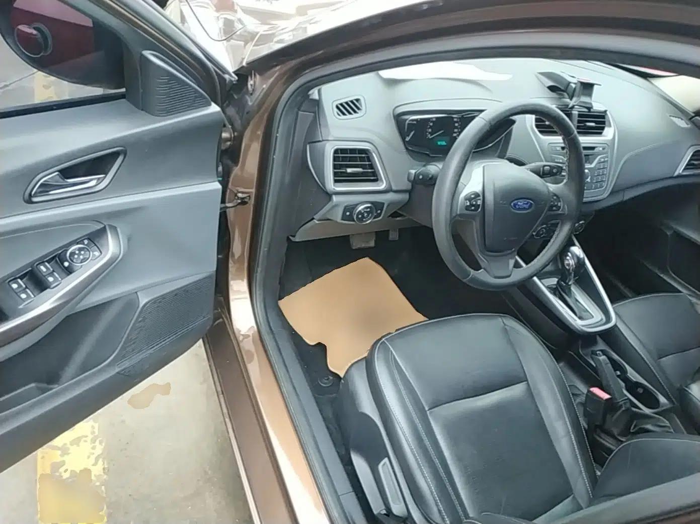 Ford Escort 2015 1.5L Automatic Fashion Model — миниатюра 19