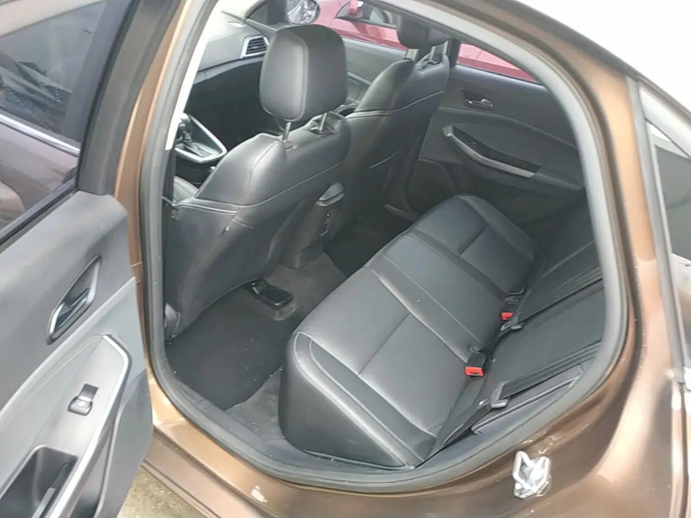 Ford Escort 2015 1.5L Automatic Fashion Model — миниатюра 20