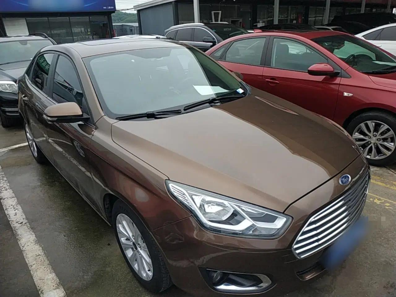 Ford Escort 2015 1.5L Automatic Fashion Model — миниатюра 3