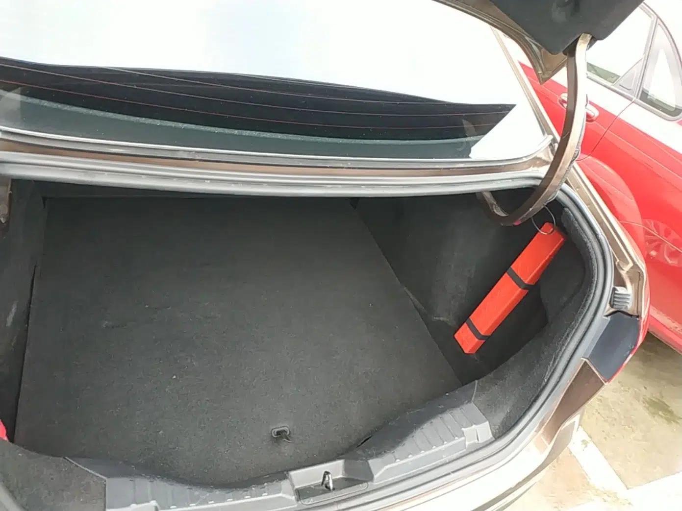 Ford Escort 2015 1.5L Automatic Fashion Model — миниатюра 22