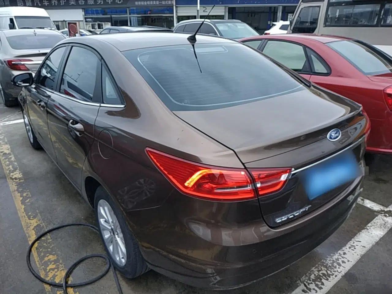 Ford Escort 2015 1.5L Automatic Fashion Model — миниатюра 4