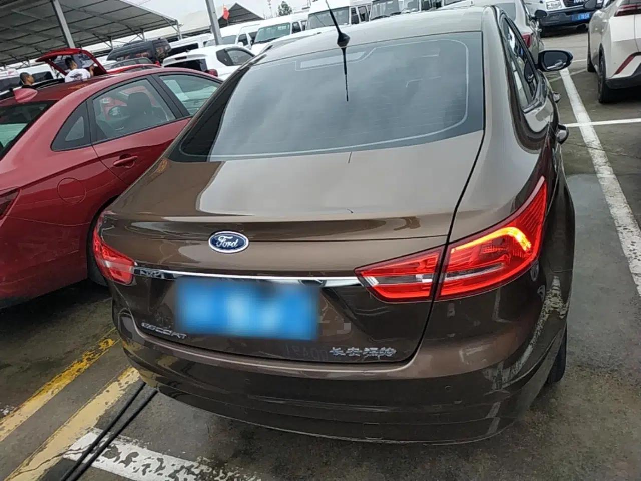 Ford Escort 2015 1.5L Automatic Fashion Model — миниатюра 5