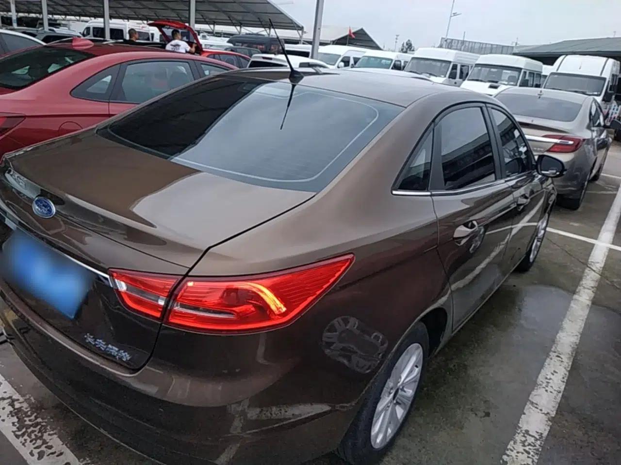 Ford Escort 2015 1.5L Automatic Fashion Model — миниатюра 6