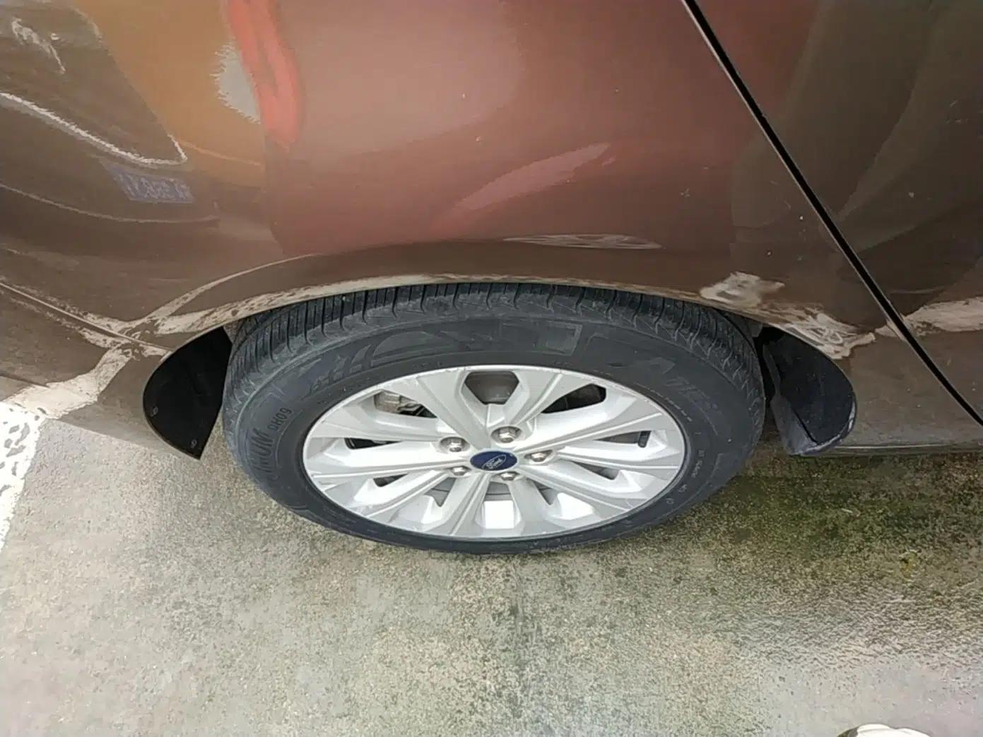 Ford Escort 2015 1.5L Automatic Fashion Model — миниатюра 10