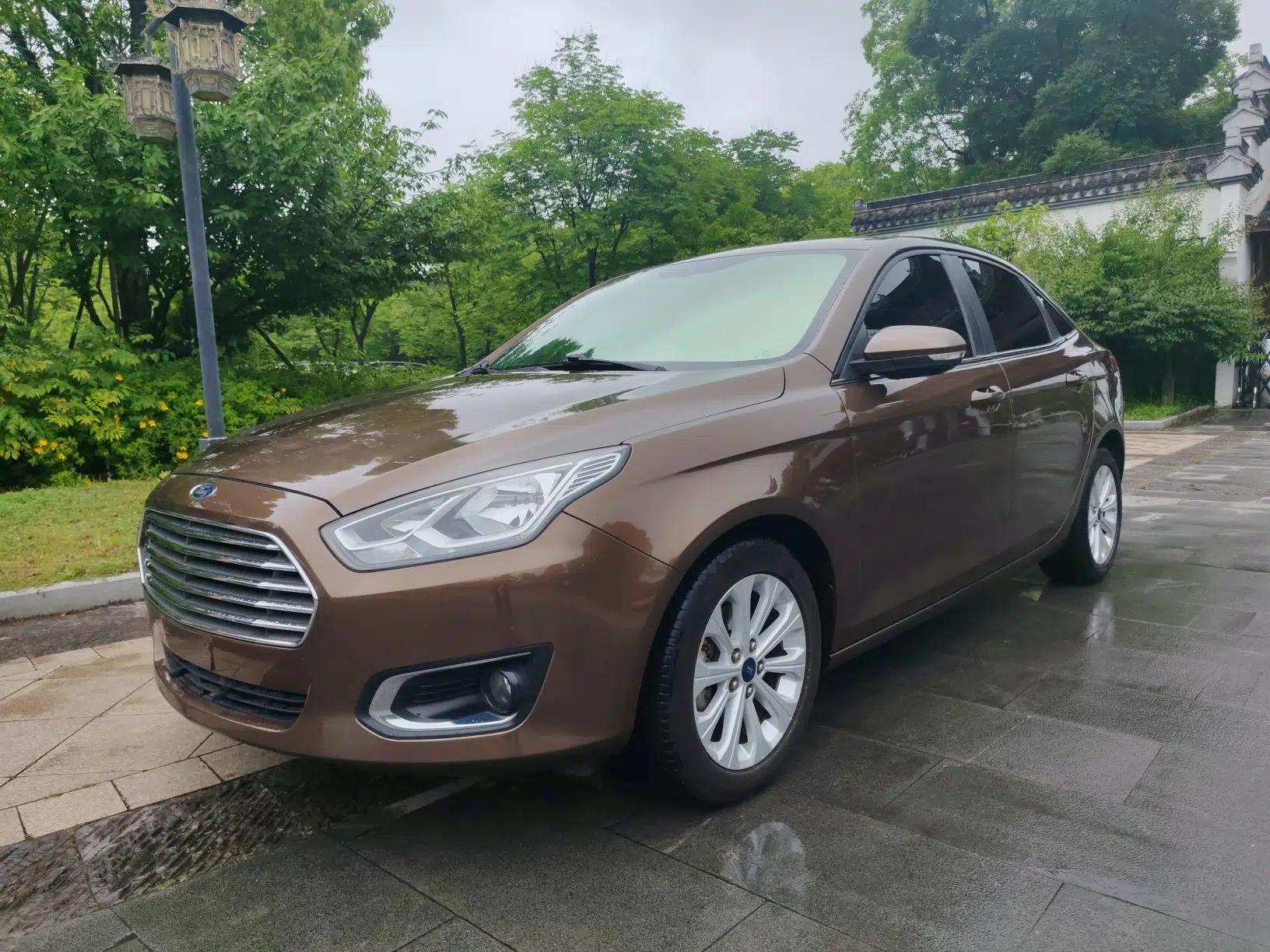 Ford Escort 2015 1.5L Automatic Fashion Model — миниатюра 1