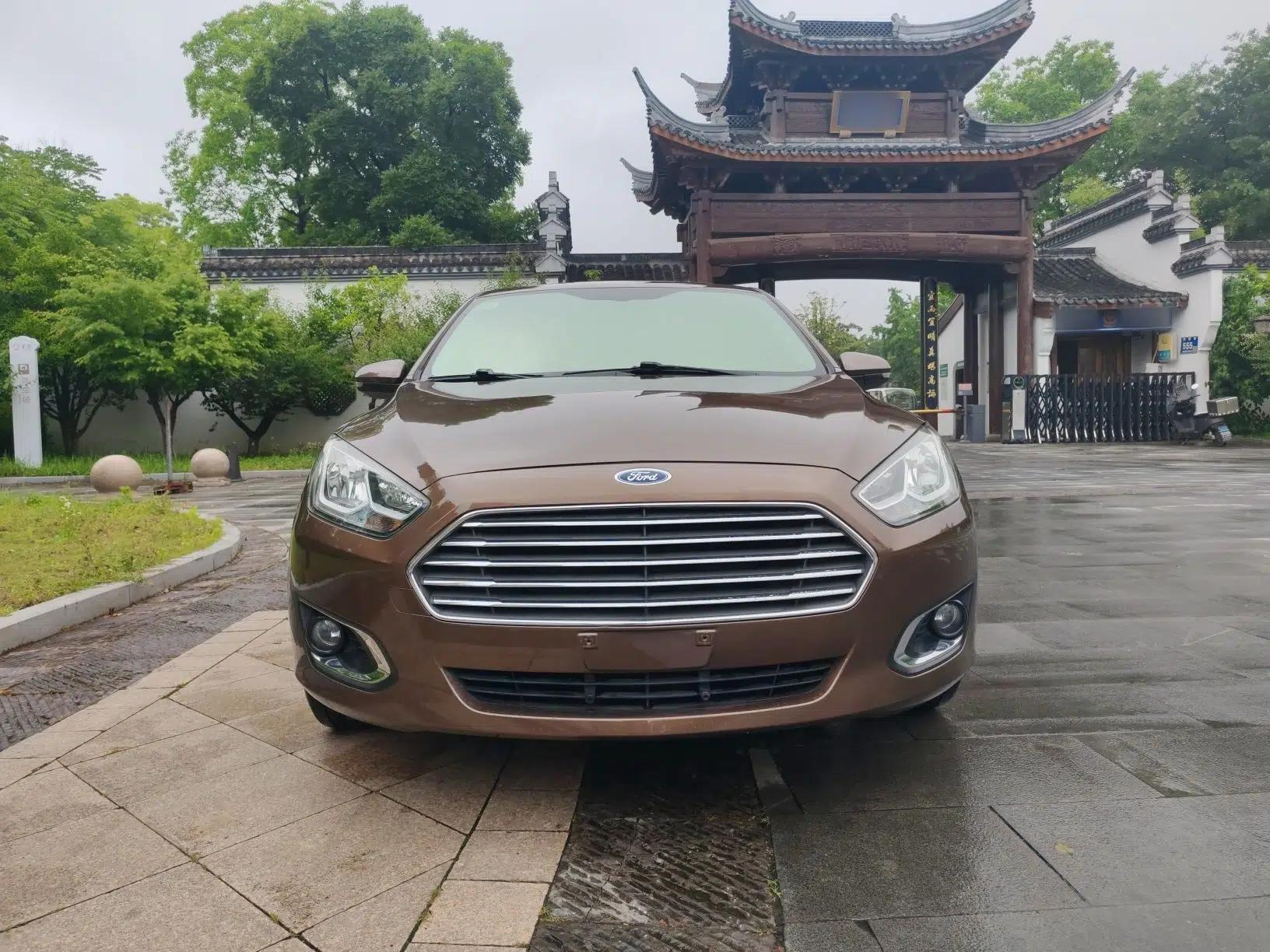 Ford Escort 2015 1.5L Automatic Fashion Model — миниатюра 2