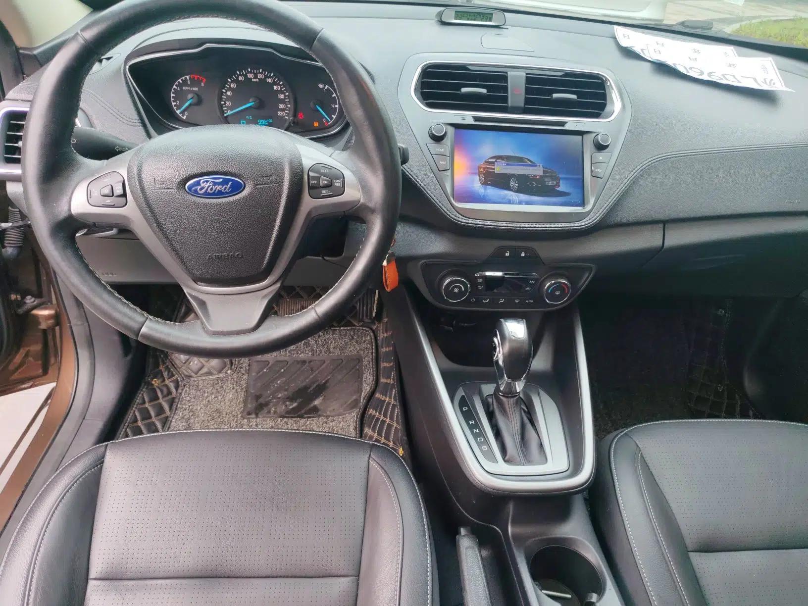 Ford Escort 2015 1.5L Automatic Fashion Model — миниатюра 12