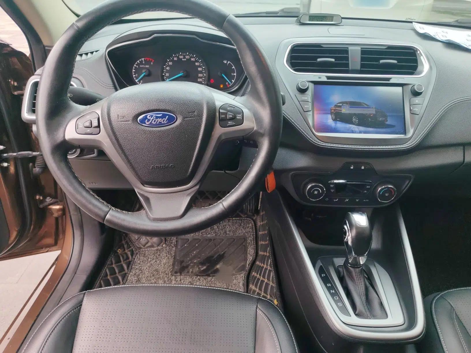 Ford Escort 2015 1.5L Automatic Fashion Model — миниатюра 13