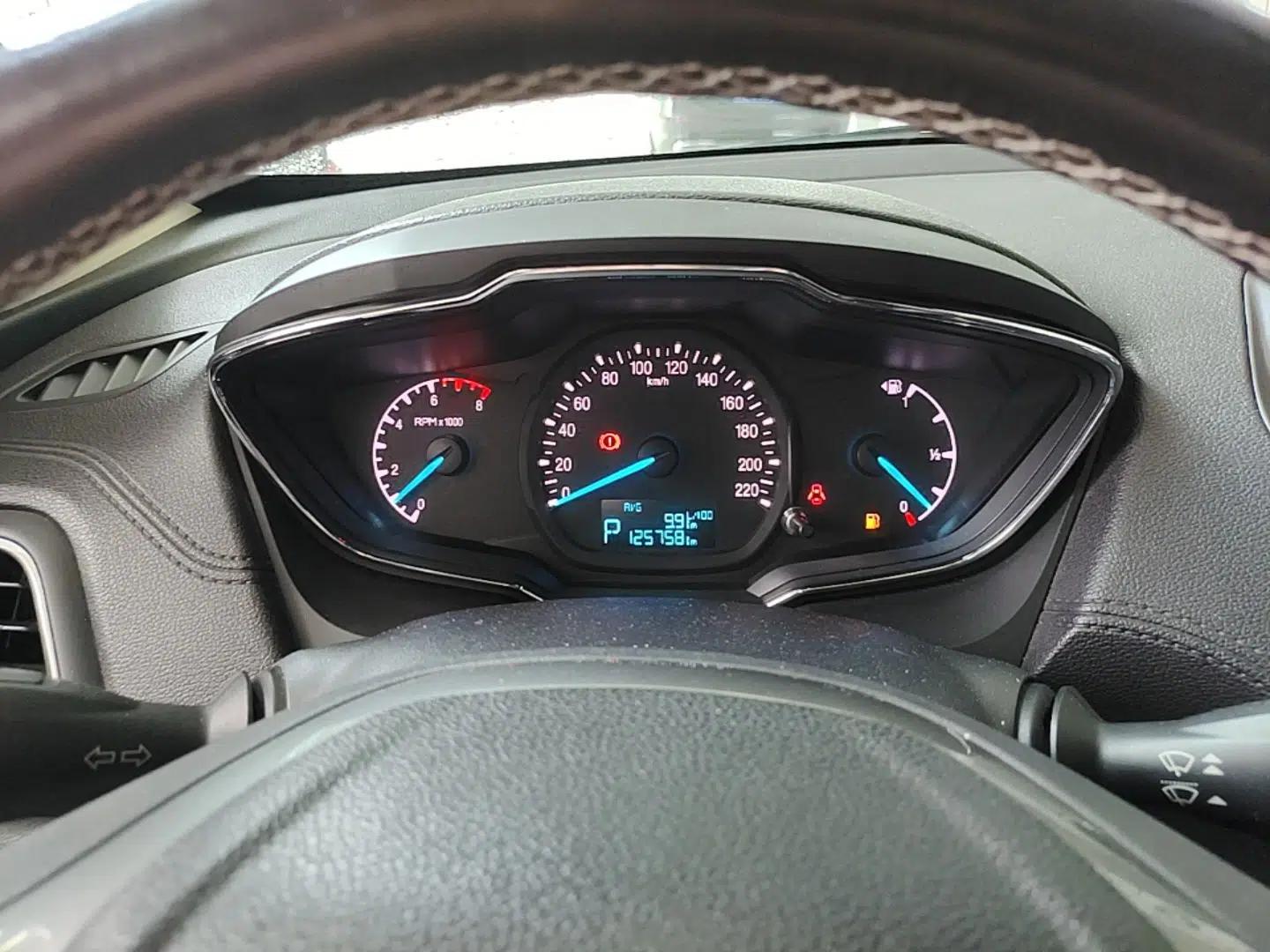 Ford Escort 2015 1.5L Automatic Fashion Model — миниатюра 14