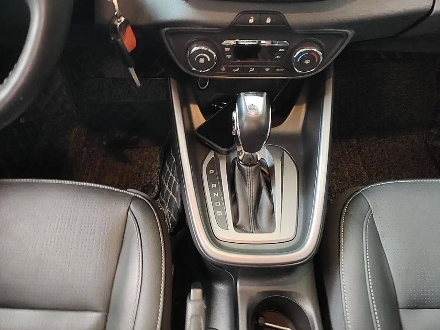 Ford Escort 2015 1.5L Automatic Fashion Model — миниатюра 16