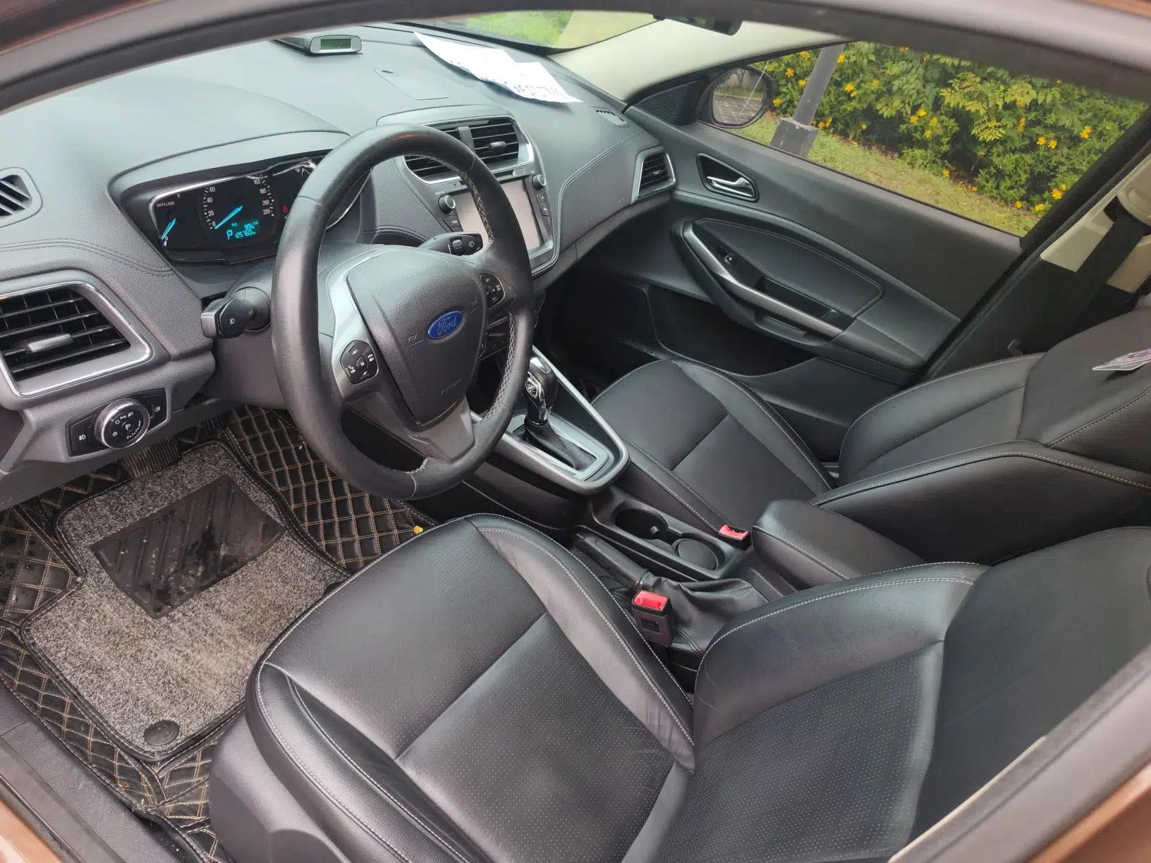 Ford Escort 2015 1.5L Automatic Fashion Model — миниатюра 19