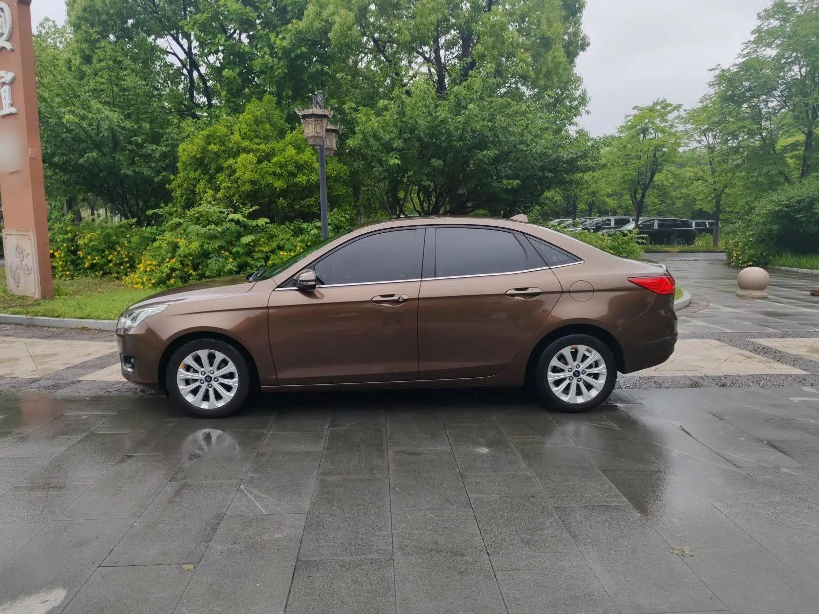 Ford Escort 2015 1.5L Automatic Fashion Model — миниатюра 3