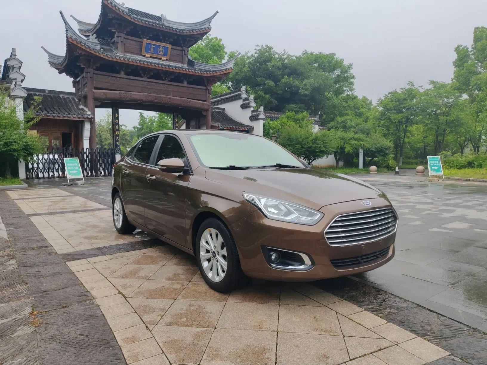 Ford Escort 2015 1.5L Automatic Fashion Model — миниатюра 4