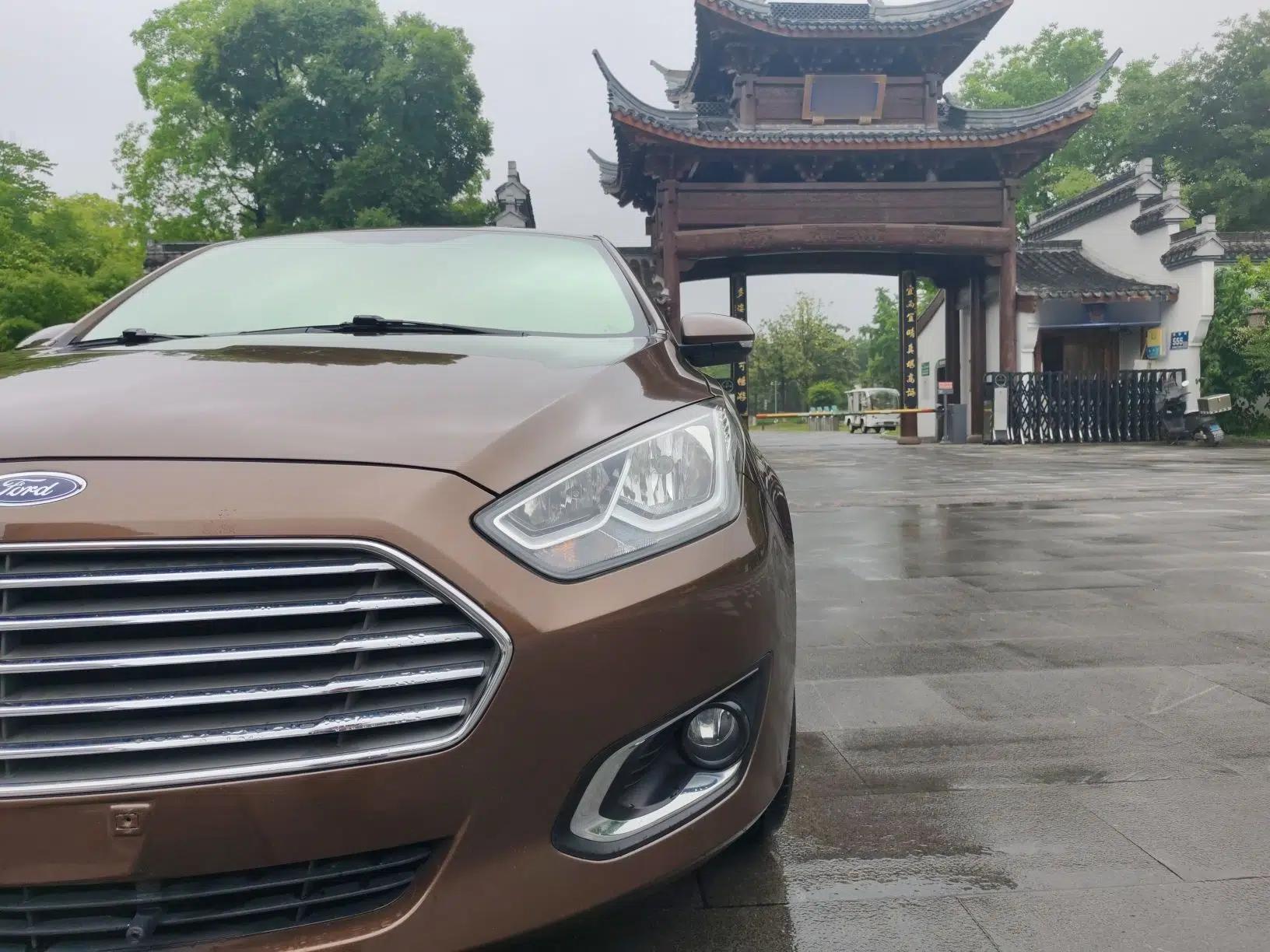 Ford Escort 2015 1.5L Automatic Fashion Model — миниатюра 5