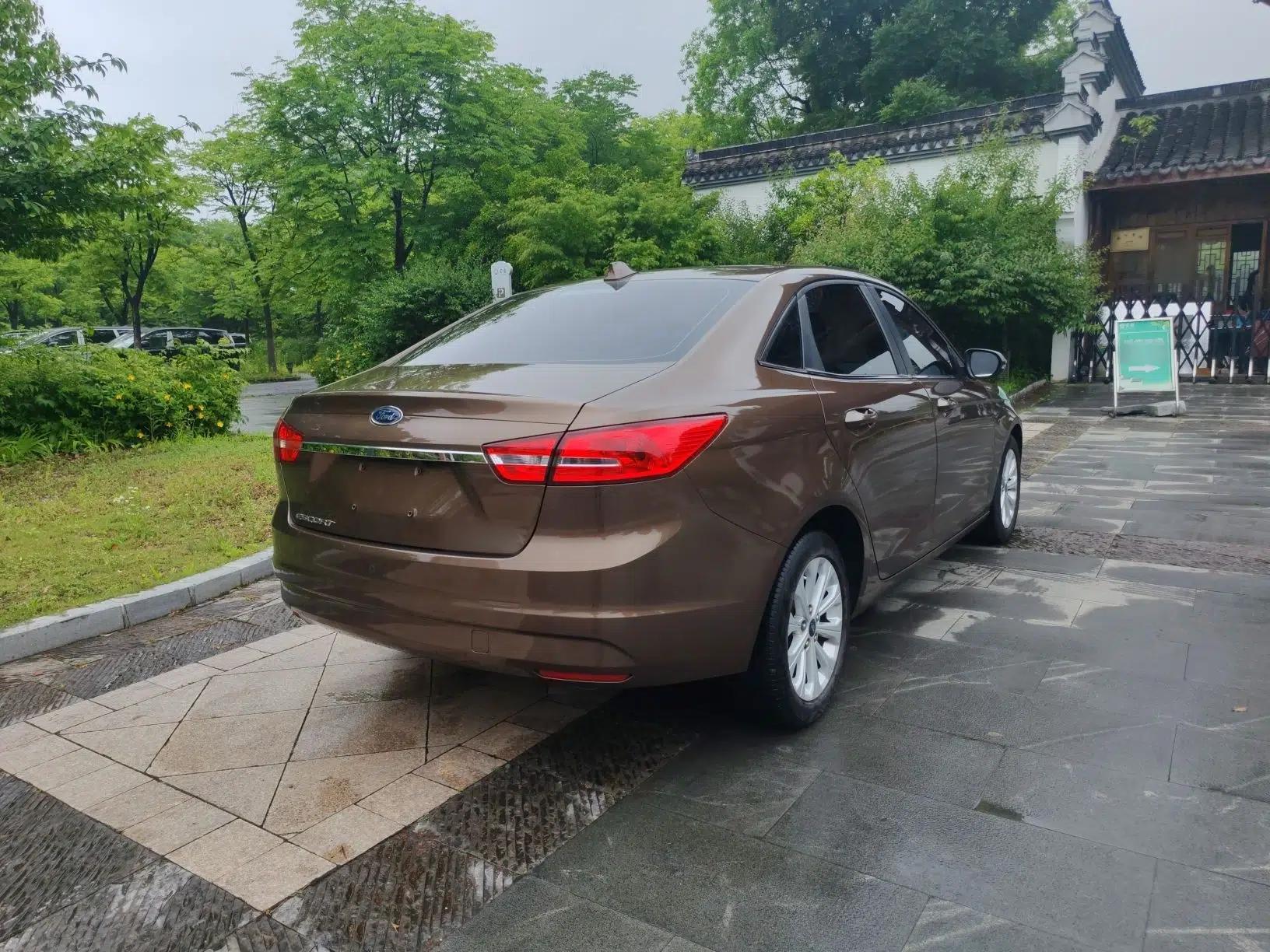 Ford Escort 2015 1.5L Automatic Fashion Model — миниатюра 6