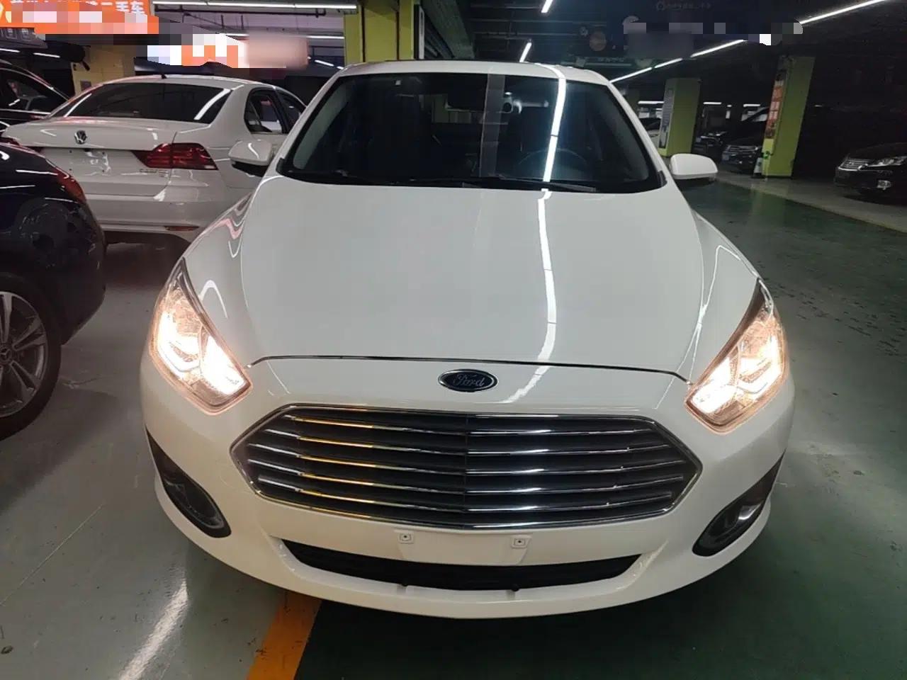 Ford Escort 2015 1.5L Automatic Fashion Model — миниатюра 2