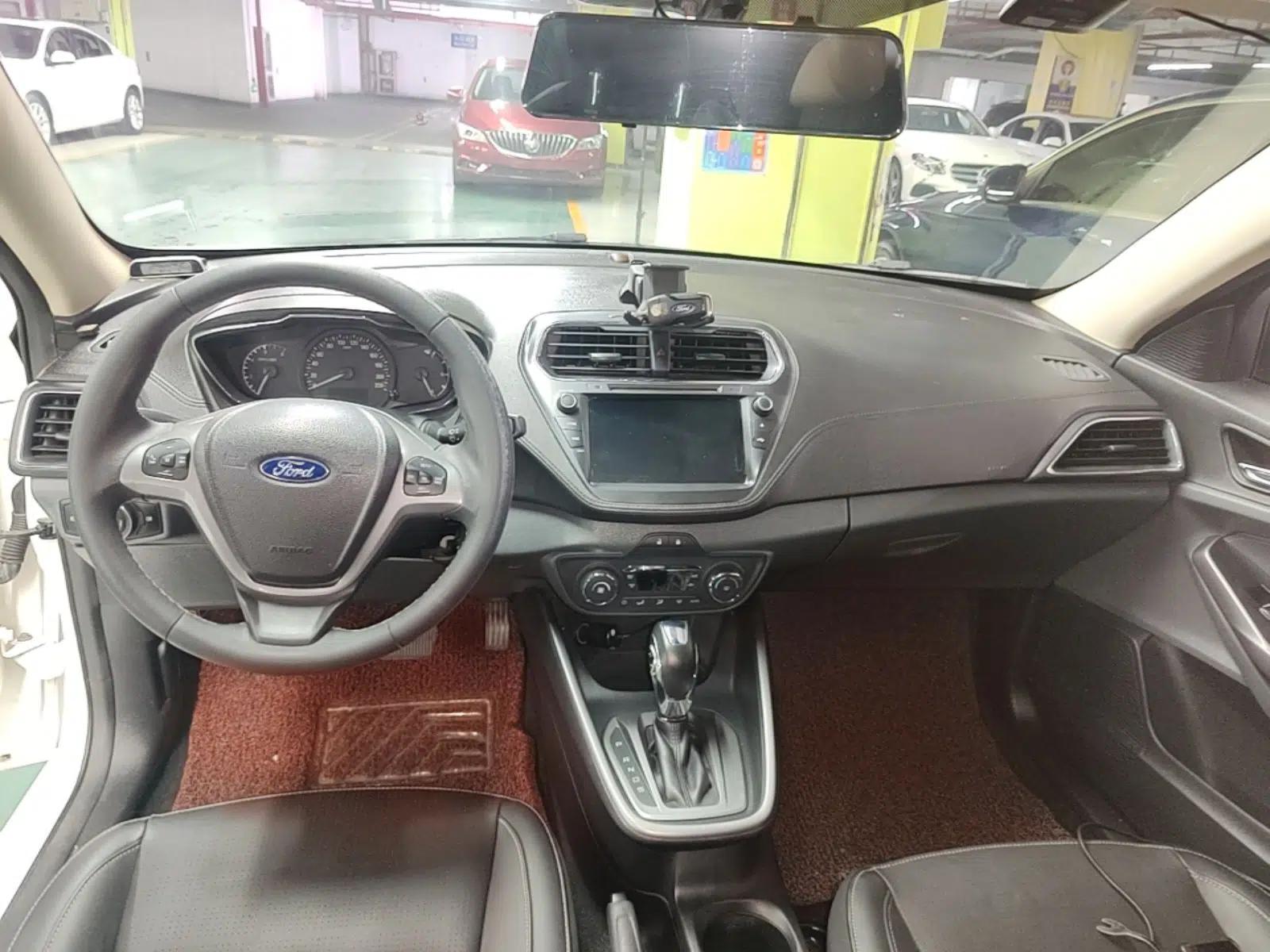 Ford Escort 2015 1.5L Automatic Fashion Model — миниатюра 12