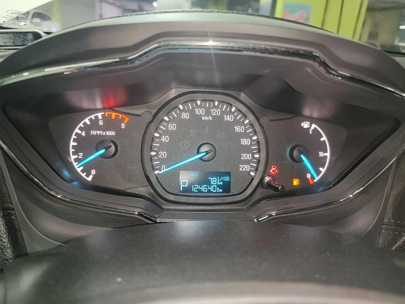 Ford Escort 2015 1.5L Automatic Fashion Model — миниатюра 14