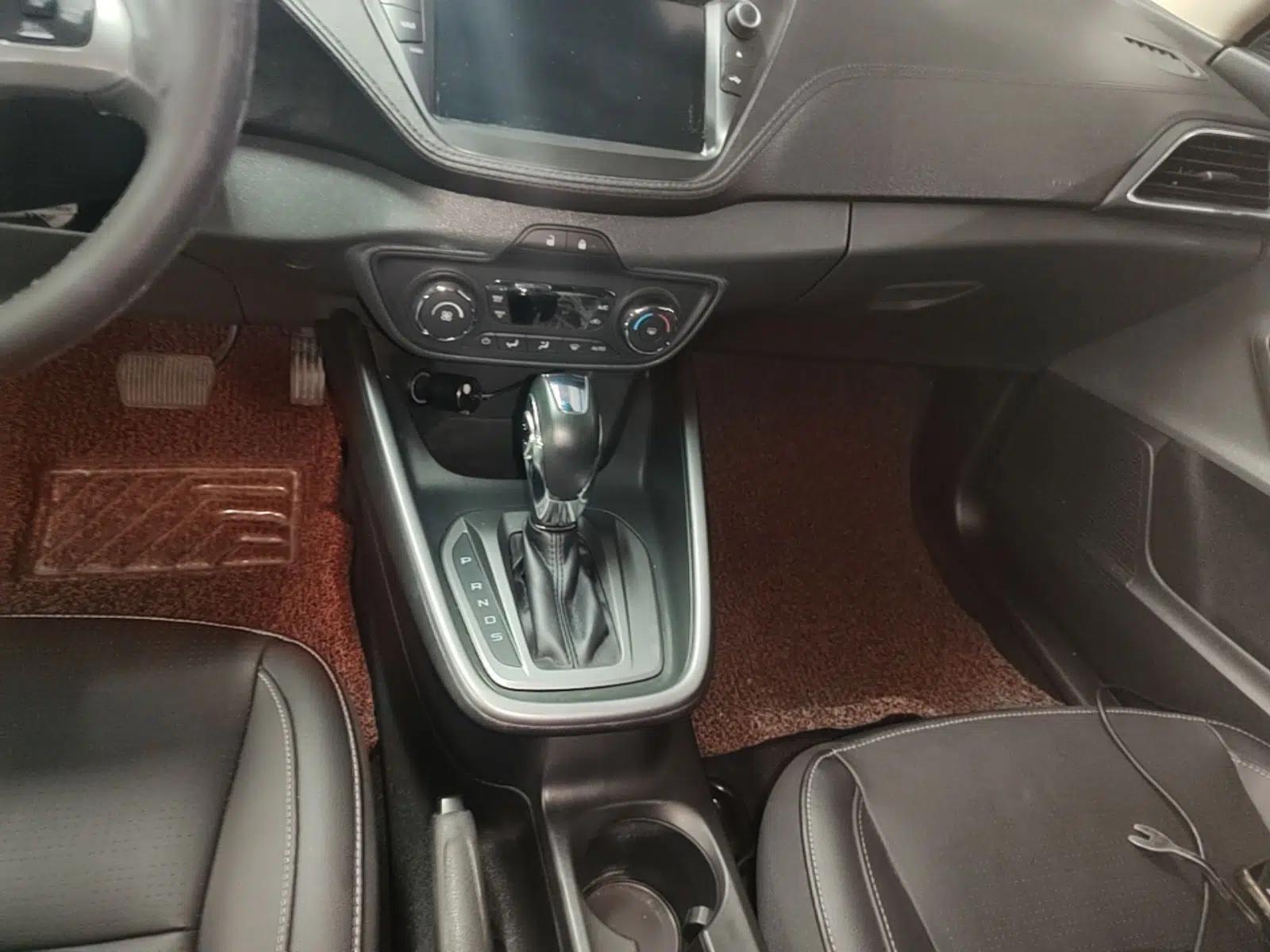 Ford Escort 2015 1.5L Automatic Fashion Model — миниатюра 16