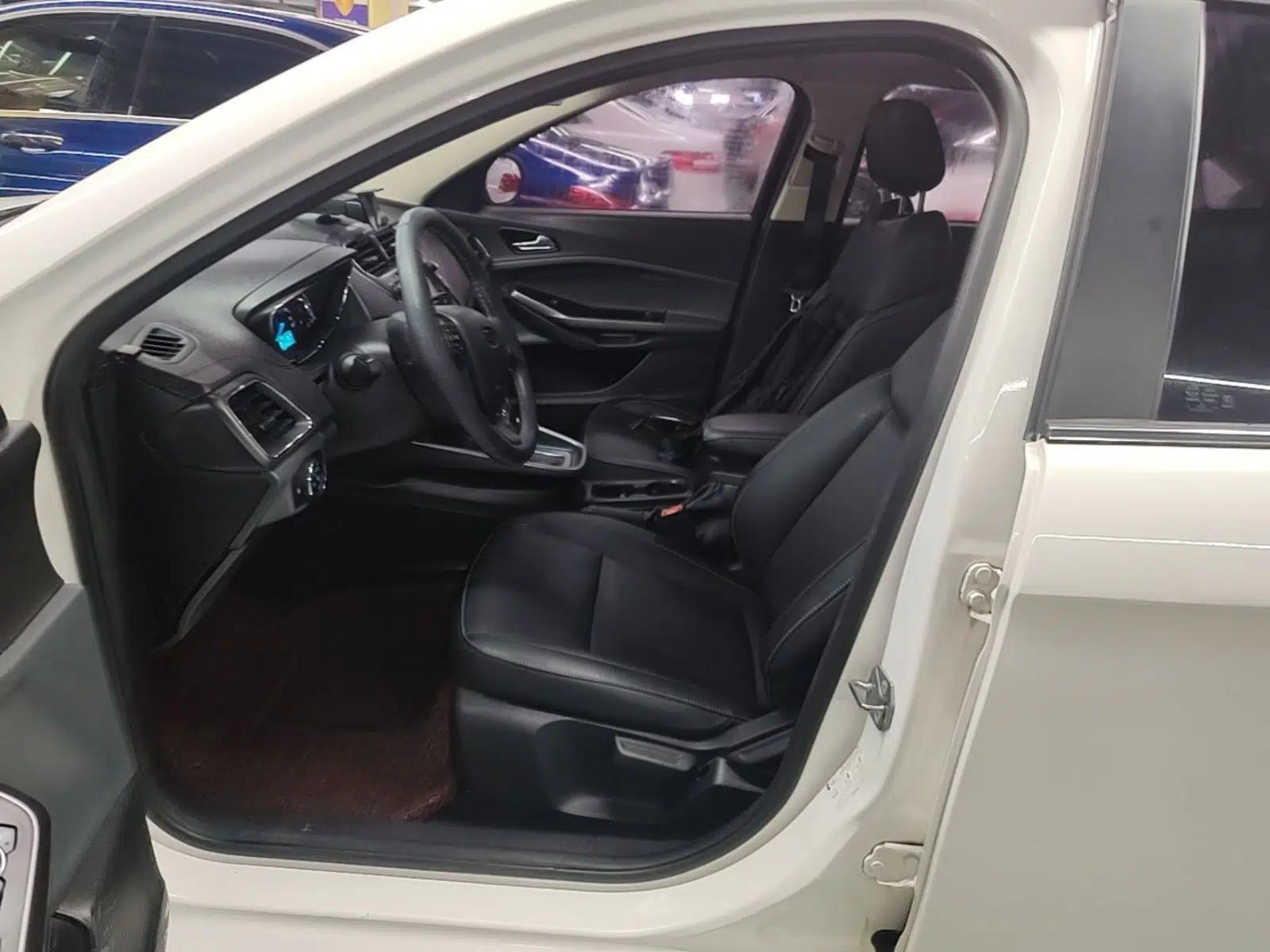 Ford Escort 2015 1.5L Automatic Fashion Model — миниатюра 17