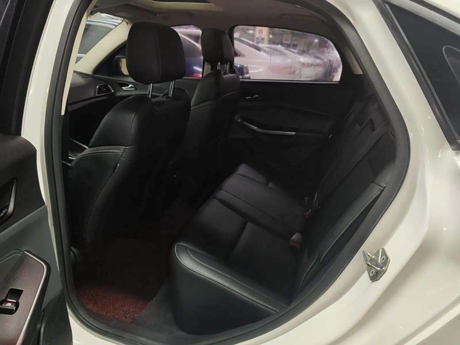 Ford Escort 2015 1.5L Automatic Fashion Model — миниатюра 19