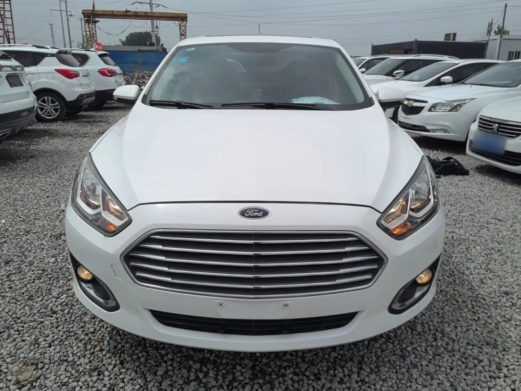 Ford Escort 2015 1.5L Automatic Fashion Model — миниатюра 2