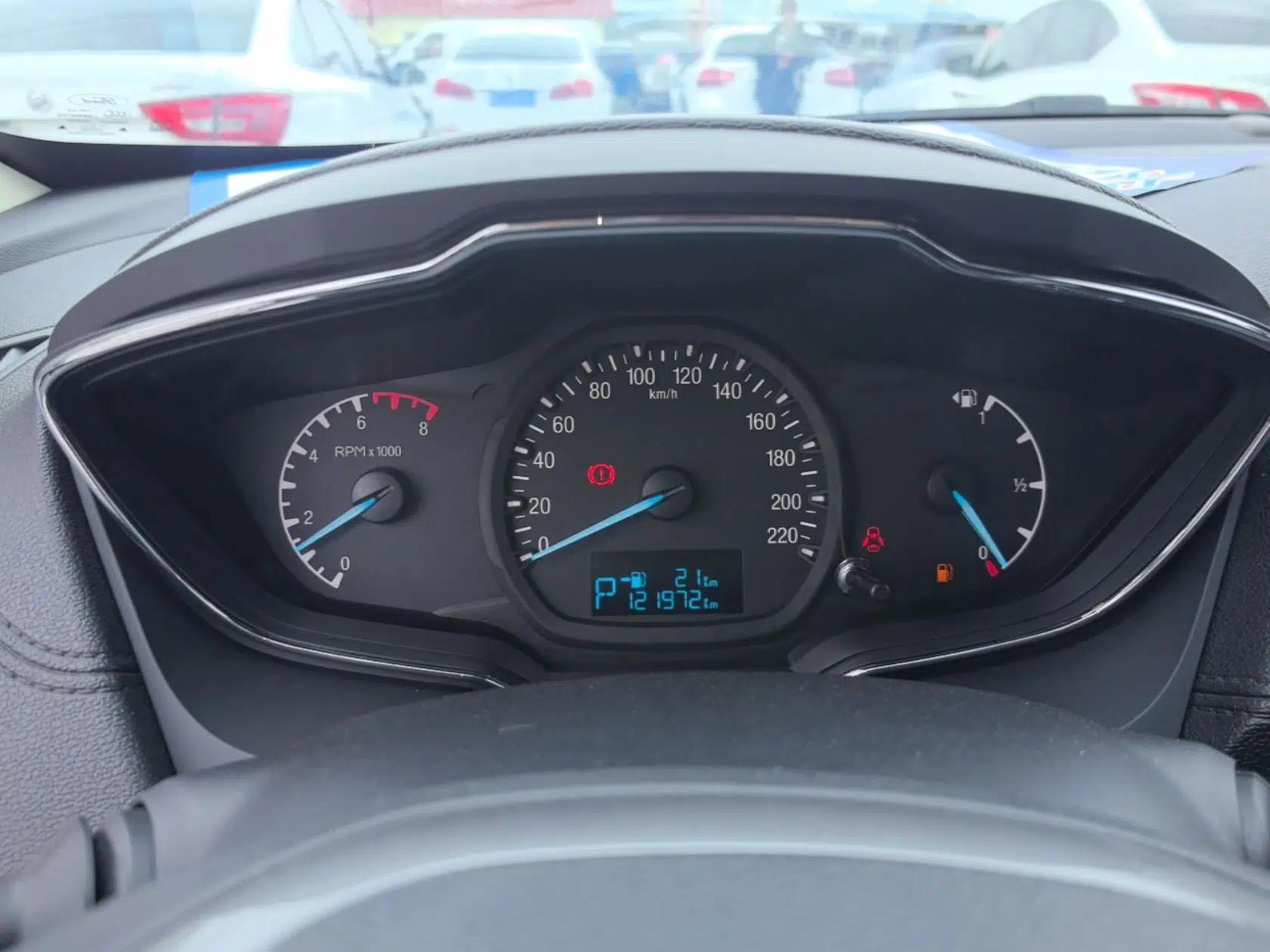 Ford Escort 2015 1.5L Automatic Fashion Model — миниатюра 15