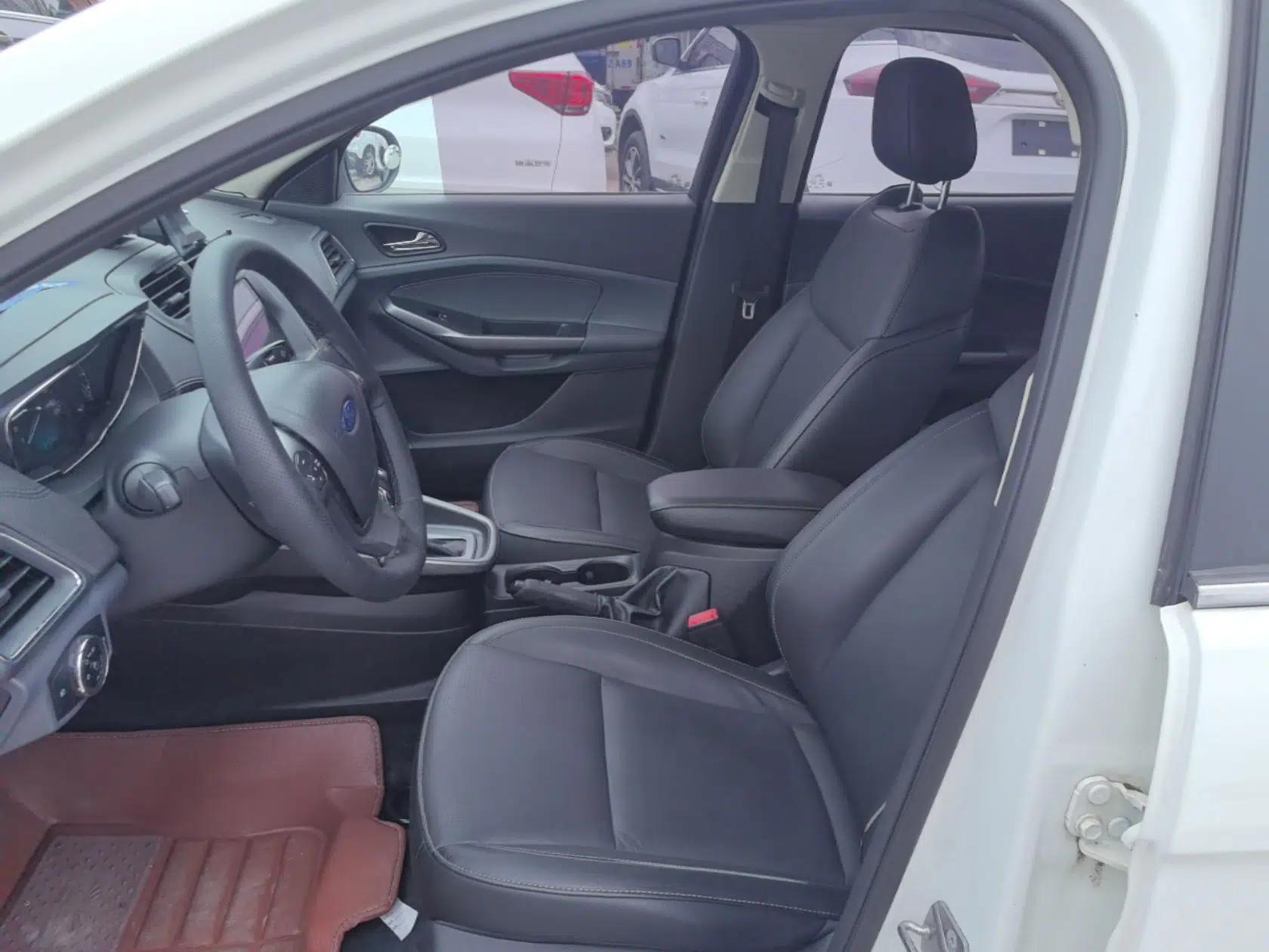 Ford Escort 2015 1.5L Automatic Fashion Model — миниатюра 18