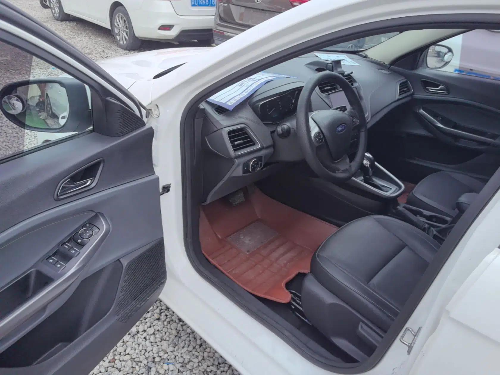 Ford Escort 2015 1.5L Automatic Fashion Model — миниатюра 19
