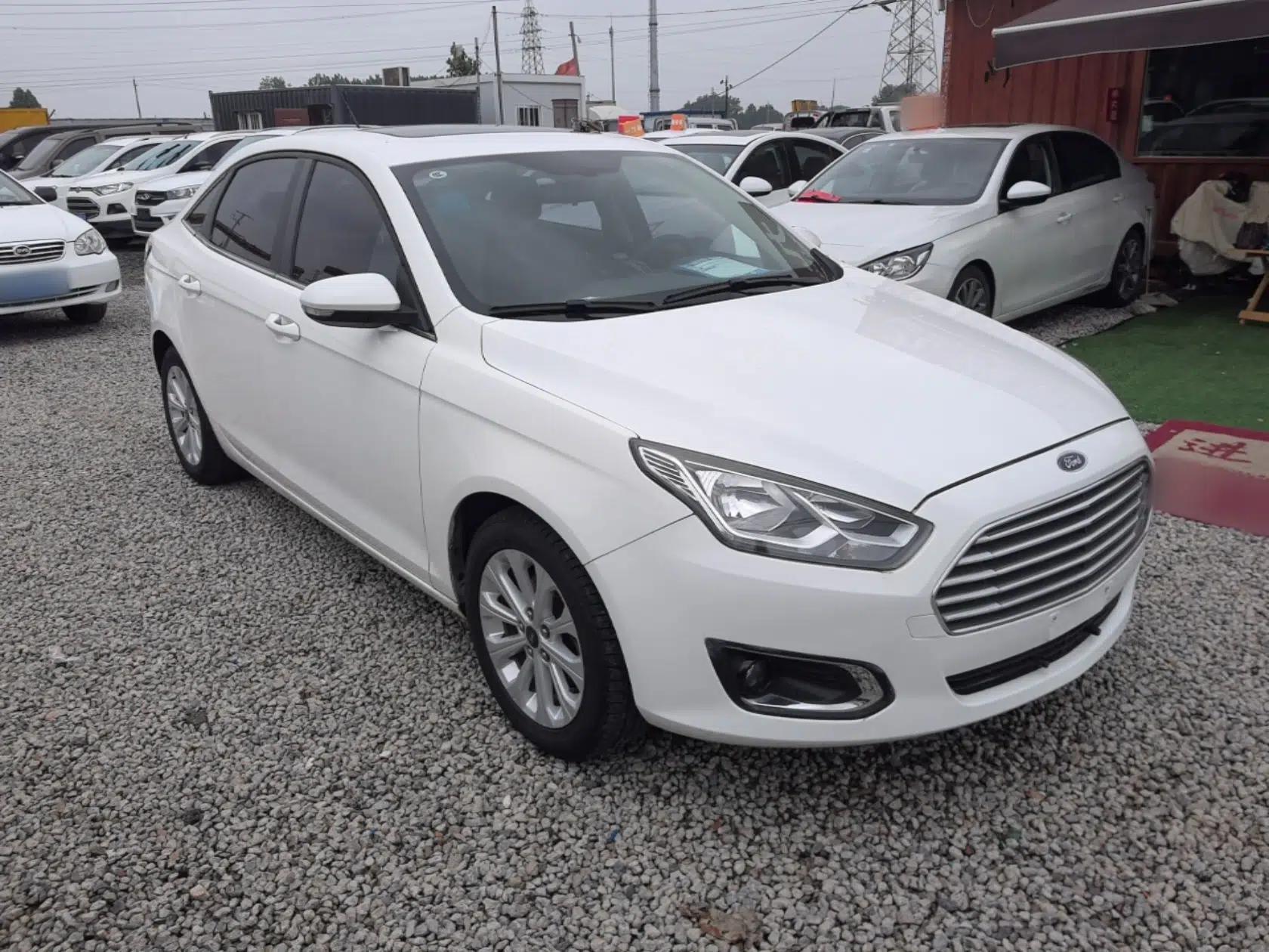 Ford Escort 2015 1.5L Automatic Fashion Model — миниатюра 3