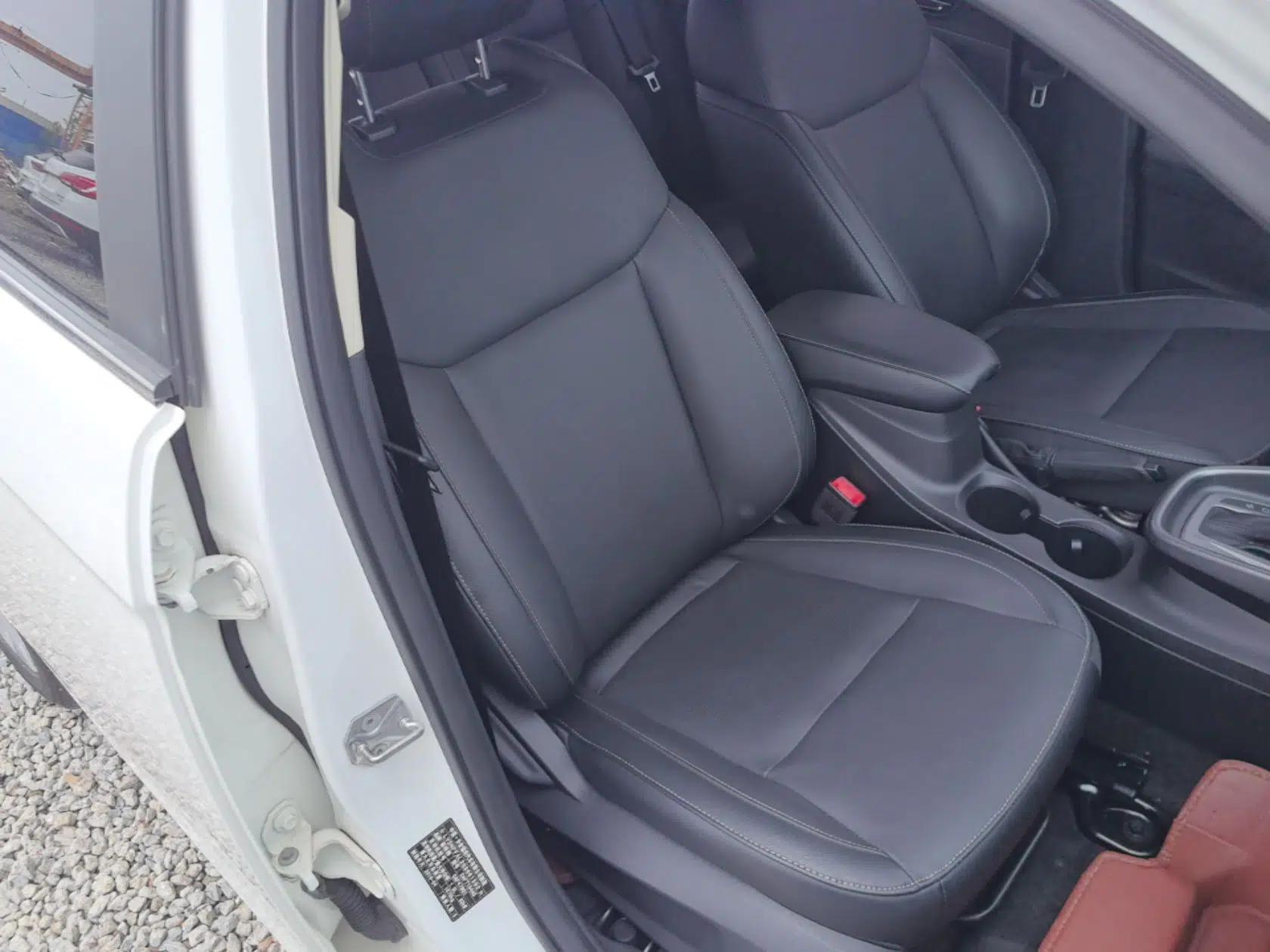 Ford Escort 2015 1.5L Automatic Fashion Model — миниатюра 23