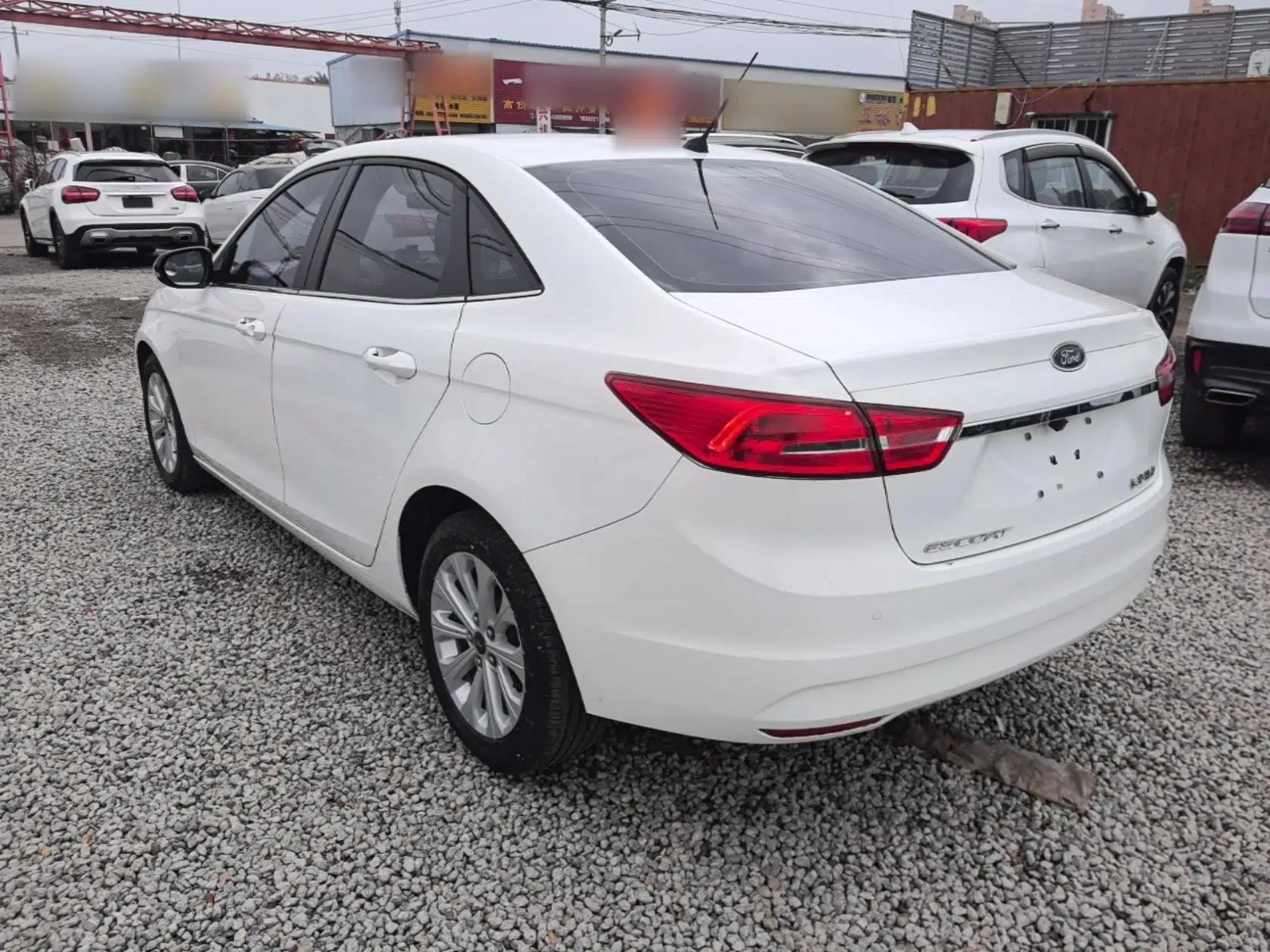 Ford Escort 2015 1.5L Automatic Fashion Model — миниатюра 4