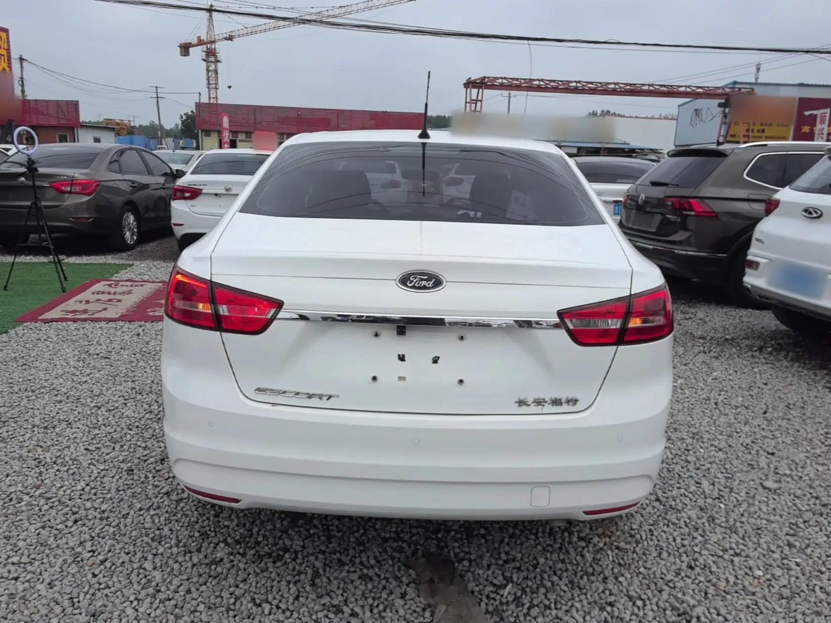 Ford Escort 2015 1.5L Automatic Fashion Model — миниатюра 5