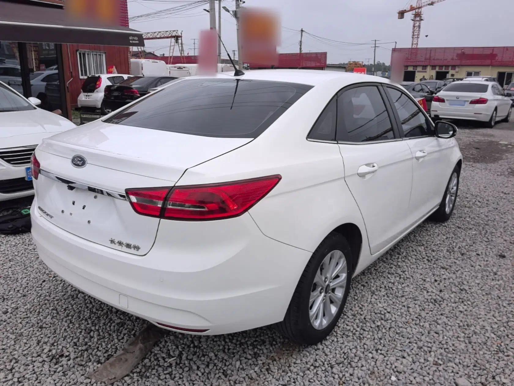Ford Escort 2015 1.5L Automatic Fashion Model — миниатюра 6