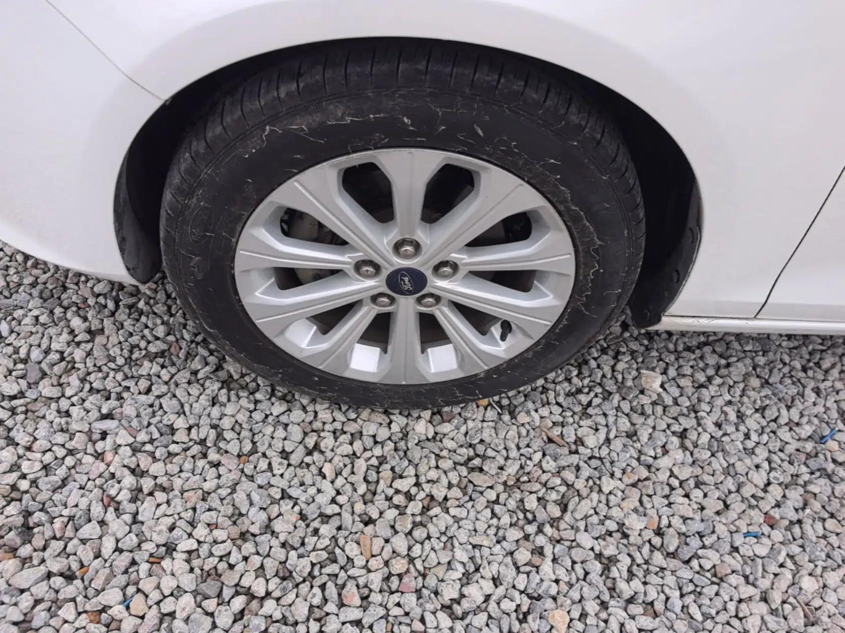 Ford Escort 2015 1.5L Automatic Fashion Model — миниатюра 8