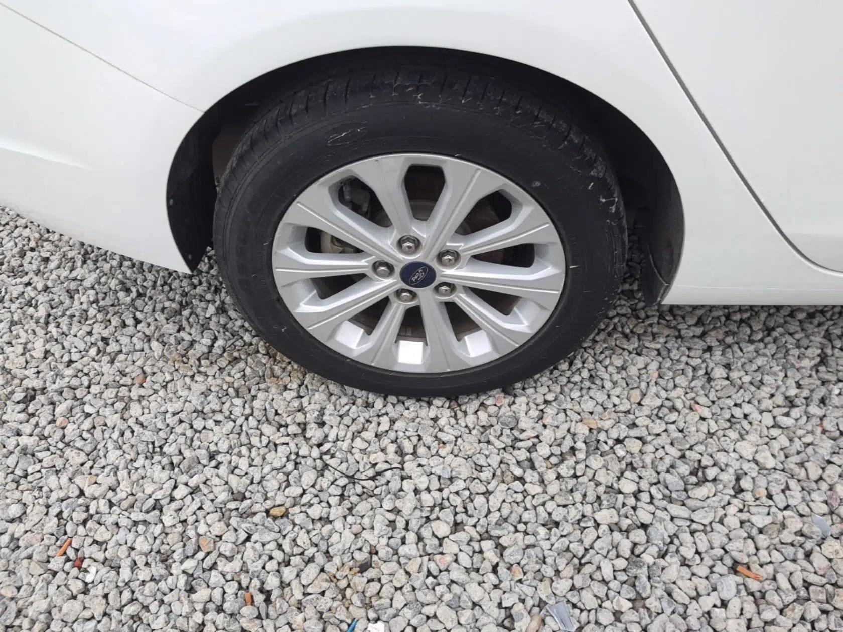 Ford Escort 2015 1.5L Automatic Fashion Model — миниатюра 10