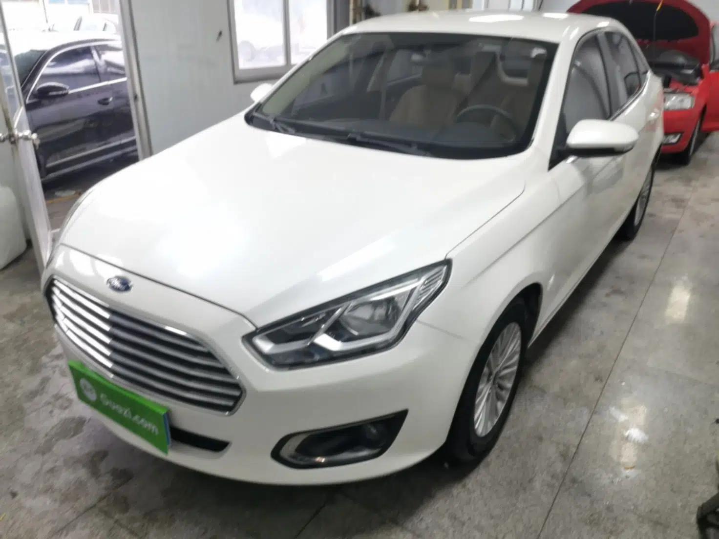 Ford Escort 2015 1.5L Automatic Comfort Edition — миниатюра 1