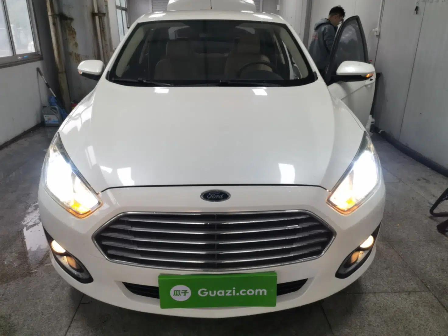Ford Escort 2015 1.5L Automatic Comfort Edition — миниатюра 2