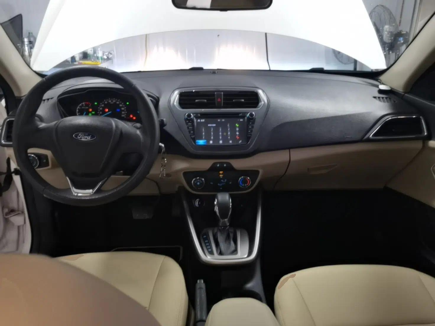 Ford Escort 2015 1.5L Automatic Comfort Edition — миниатюра 13