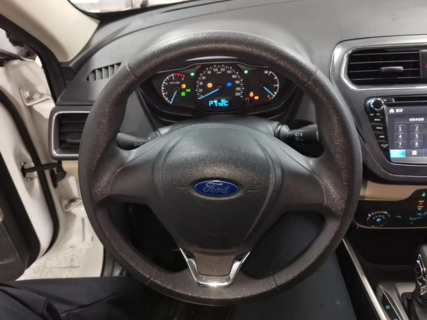 Ford Escort 2015 1.5L Automatic Comfort Edition — миниатюра 14