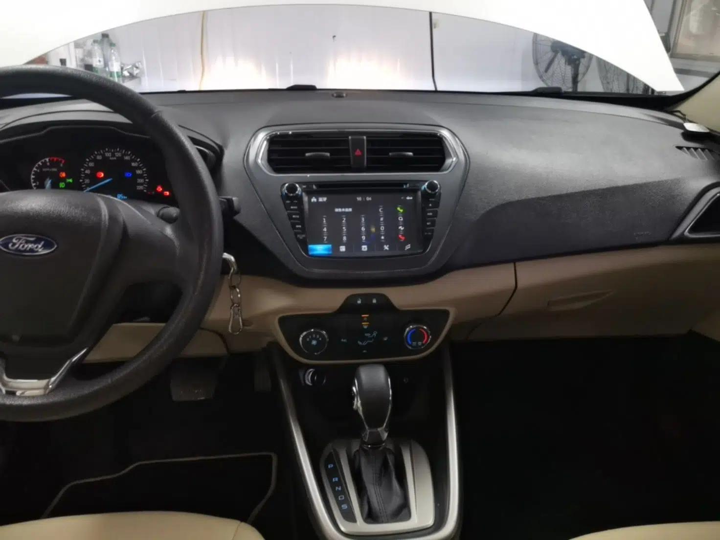Ford Escort 2015 1.5L Automatic Comfort Edition — миниатюра 16